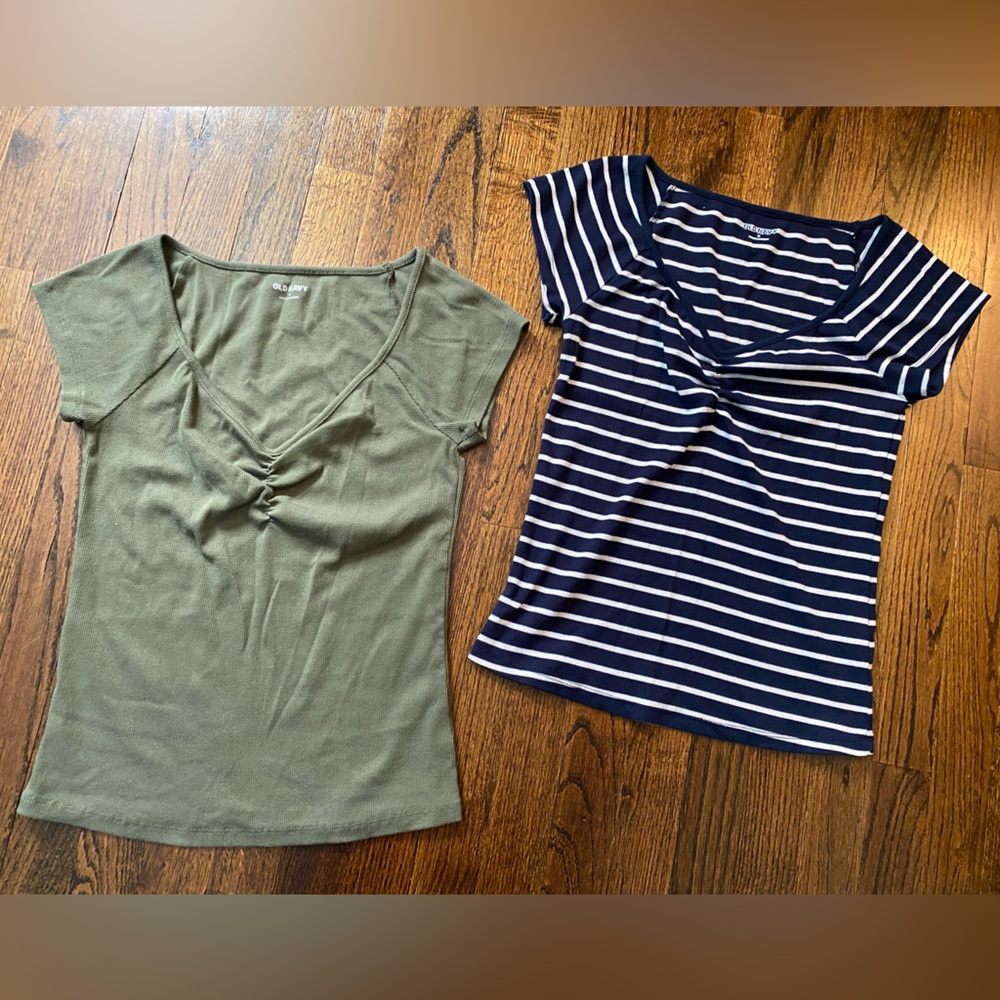 2pc Women’s Ruched Front V-Neck Top Casual Everyday Tee- Olive and Navy Stripe M